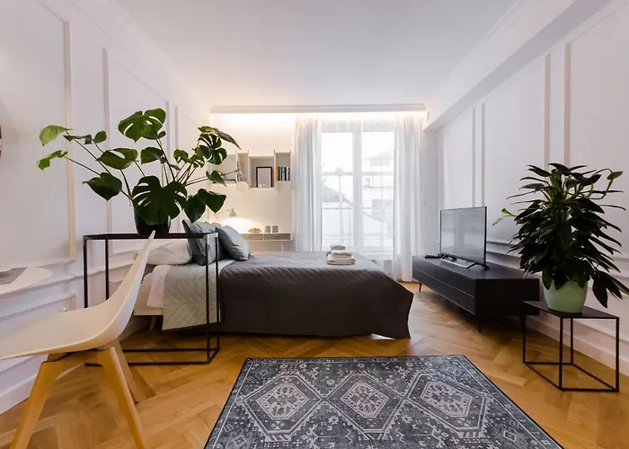 Old Town Premium Queen'S Apartments